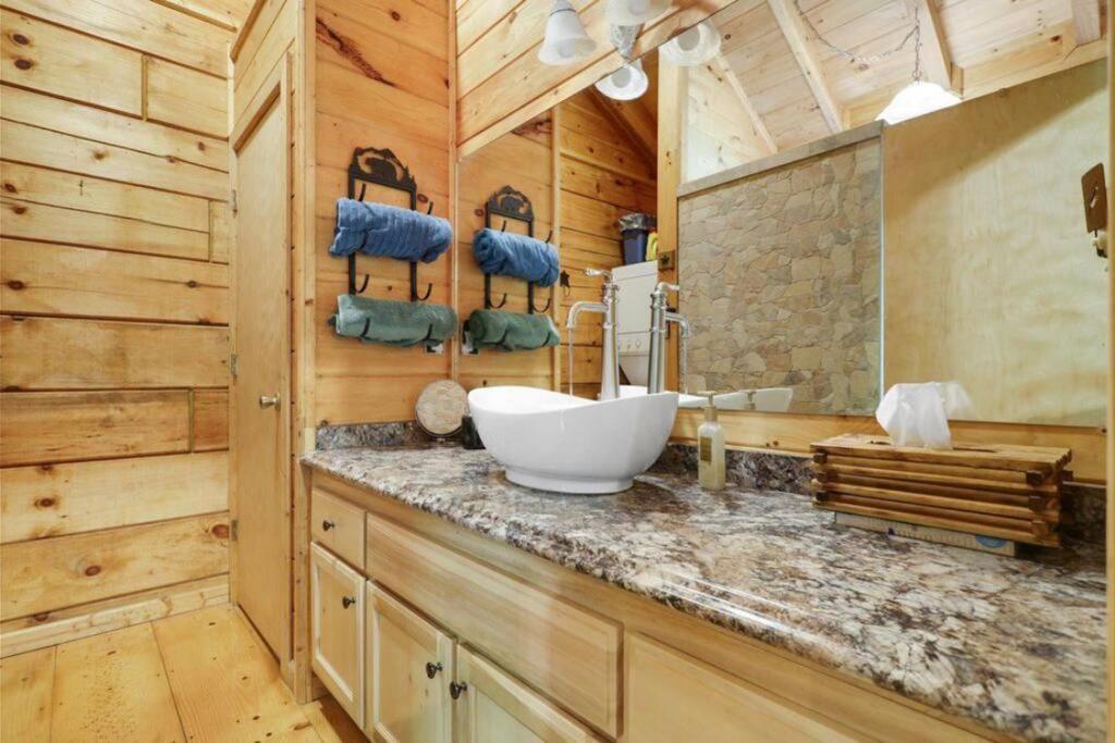 Open Studio Lodge At Little Rock Creek Cherry Log Exterior photo